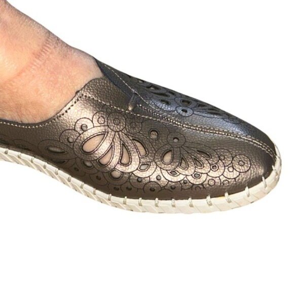 8M Bronze Loafer Mirtha Slip-On EUC Pristine Condition Leather Cut-out Design - Picture 2 of 16